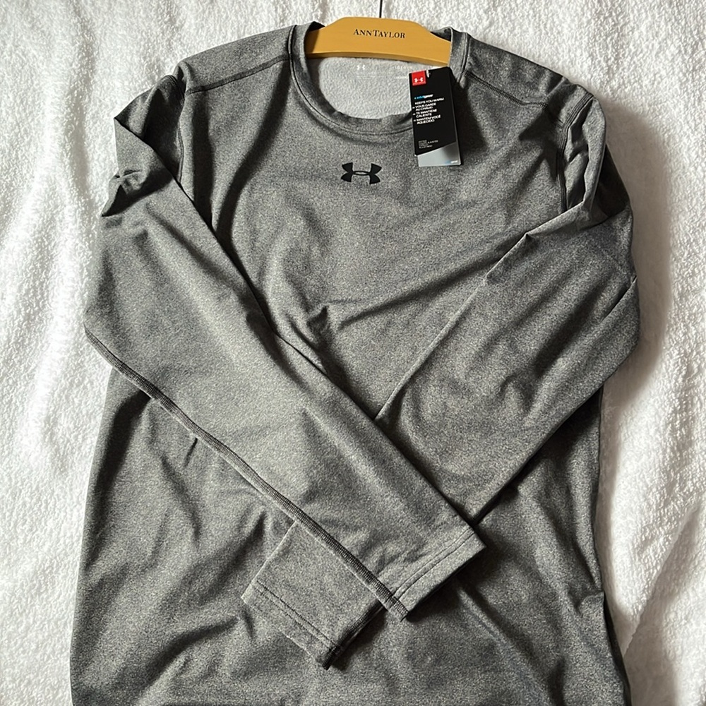 NWT Under Armour men’s cold gear dark gray long sleeve shirt